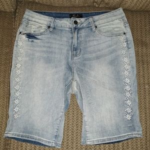 Earl Jeans - Bermuda Shorts - White Floral Stitching